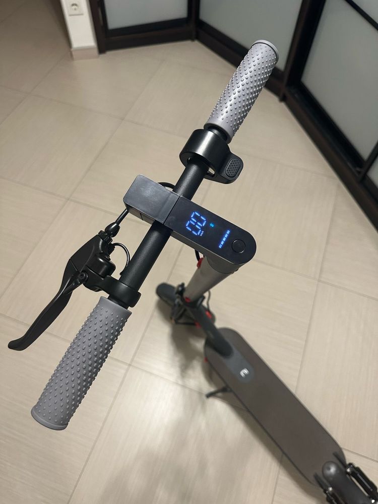 Mi Electric Scooter Pro 4