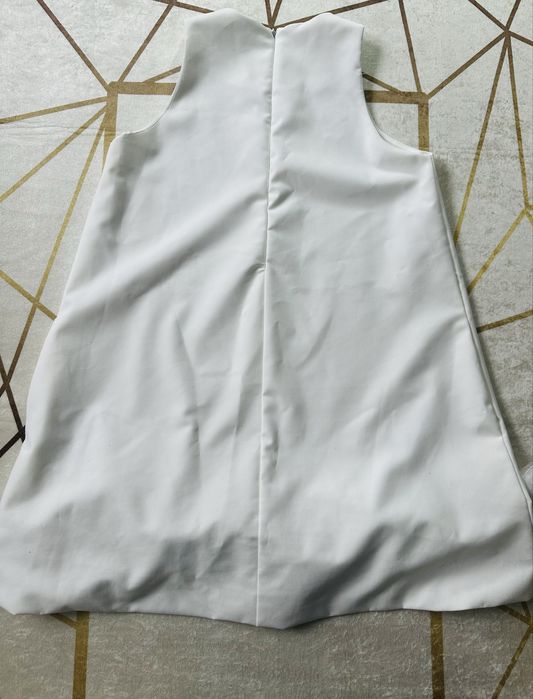 Сукня на дівчку в ідеальному стани