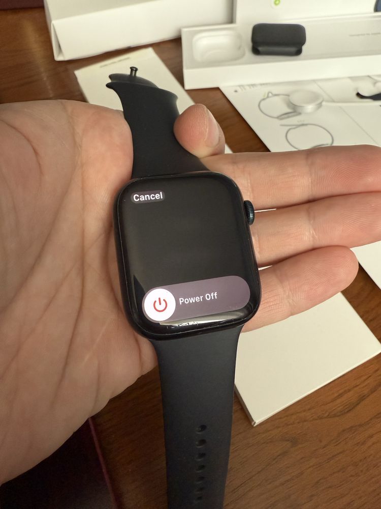 Продам Apple watch series 8