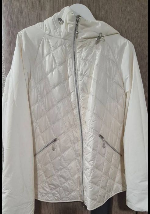 Жіноча куртка, 52 розміру, біла
