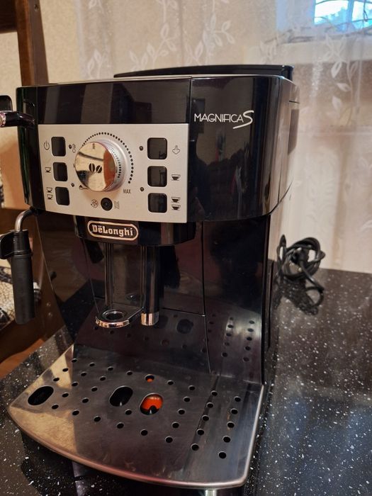 Каво машина Delongj