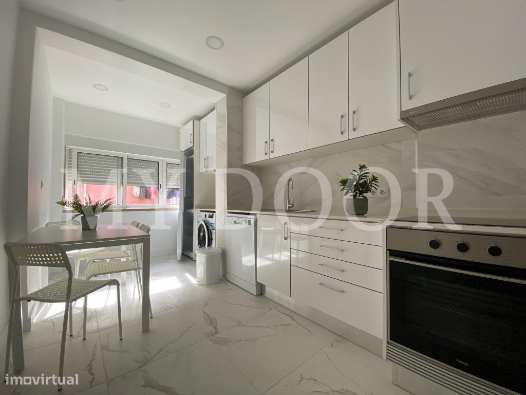 QUARTO p/ Arrendar - Moscavide - c/ VARANDA - Junto à Universidade ...