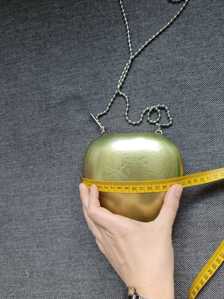 Torebka kopertówka DKNY zielone jabłko na łańcuszku