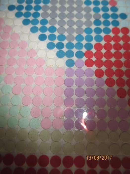 3 quadros feitos c/papelinhos dos furadouros