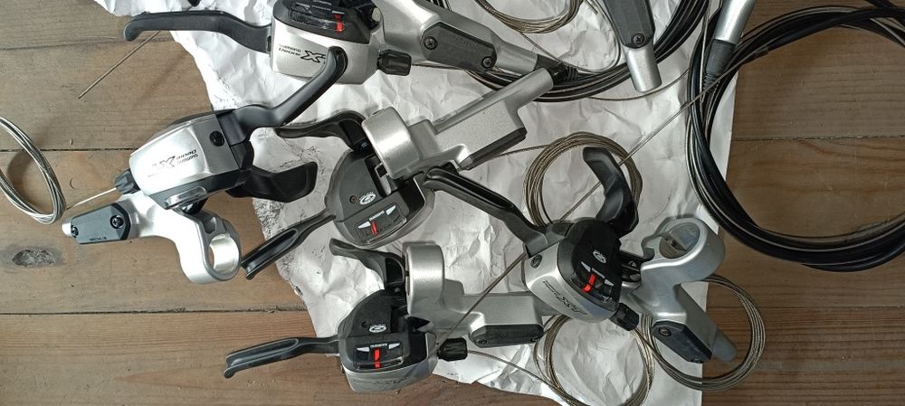 Manetes integradas Shimano XT