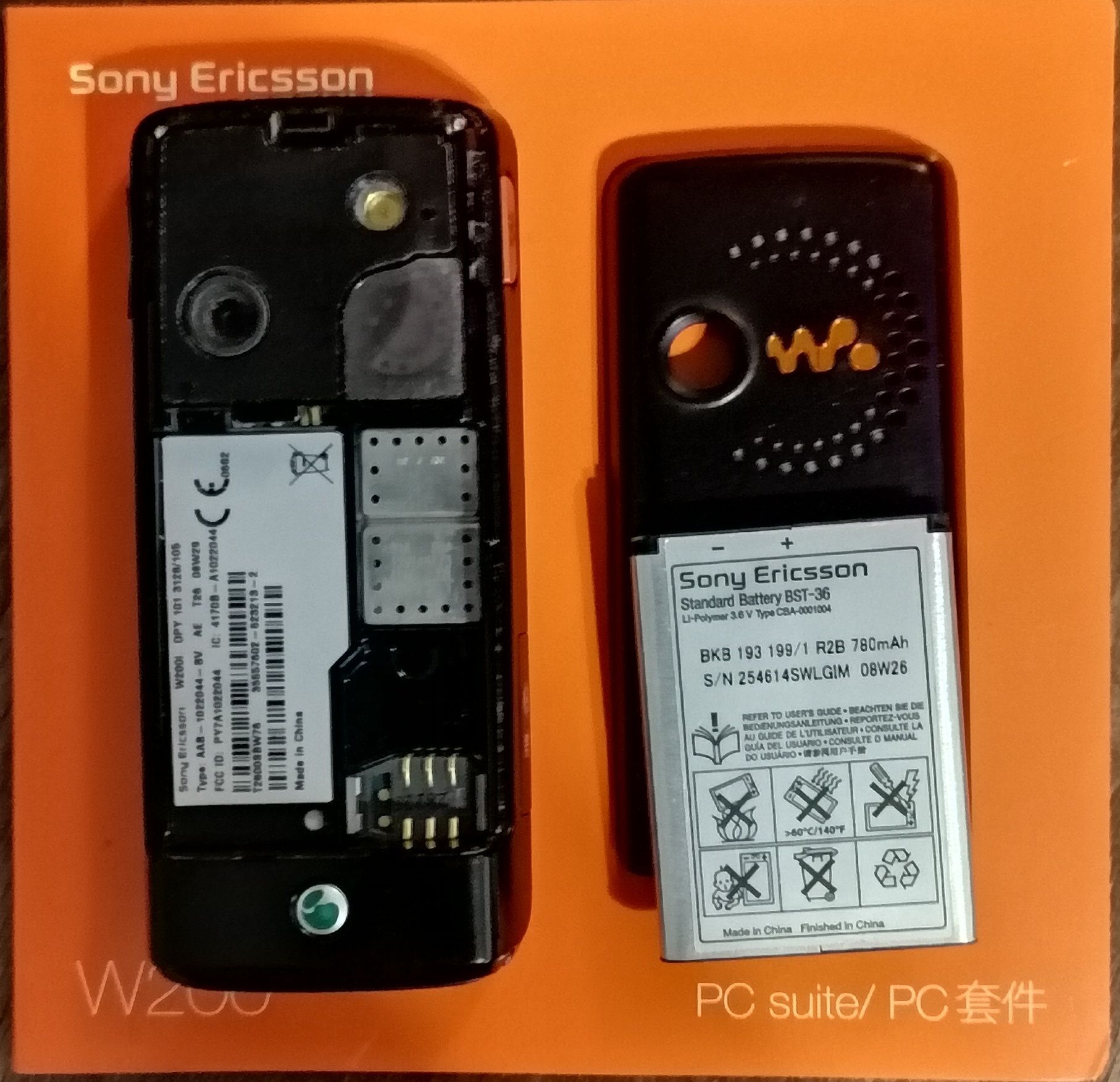 Nowy Sony Ericsson W200 pełen komplet plus głośnik MPS-30.