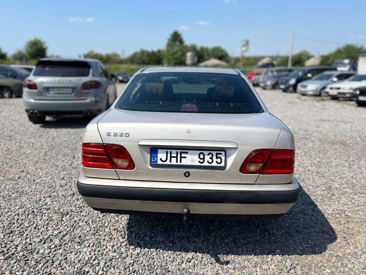 Mercedes-Benz 210 1998  2.2 дизель