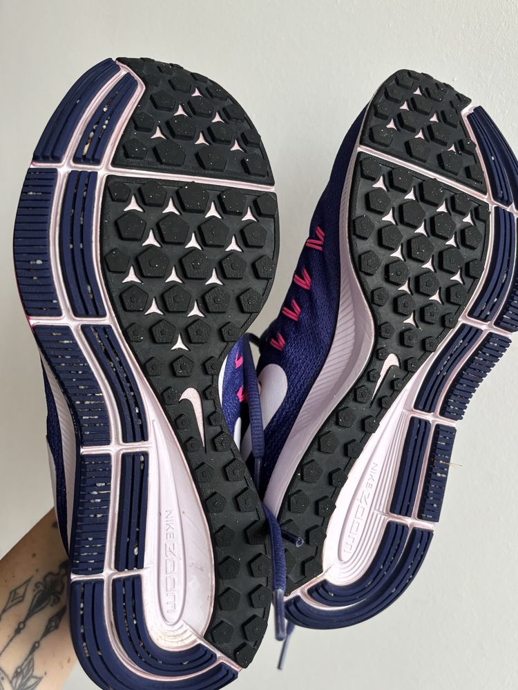 Кросівки WMNS AIR ZOOM PEGASUS 33 nike