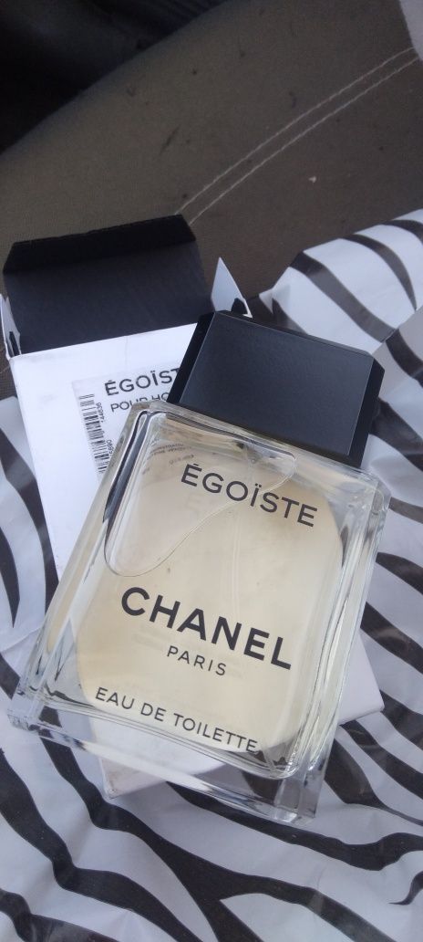 Perfumes novos em caixa 50 % desconto