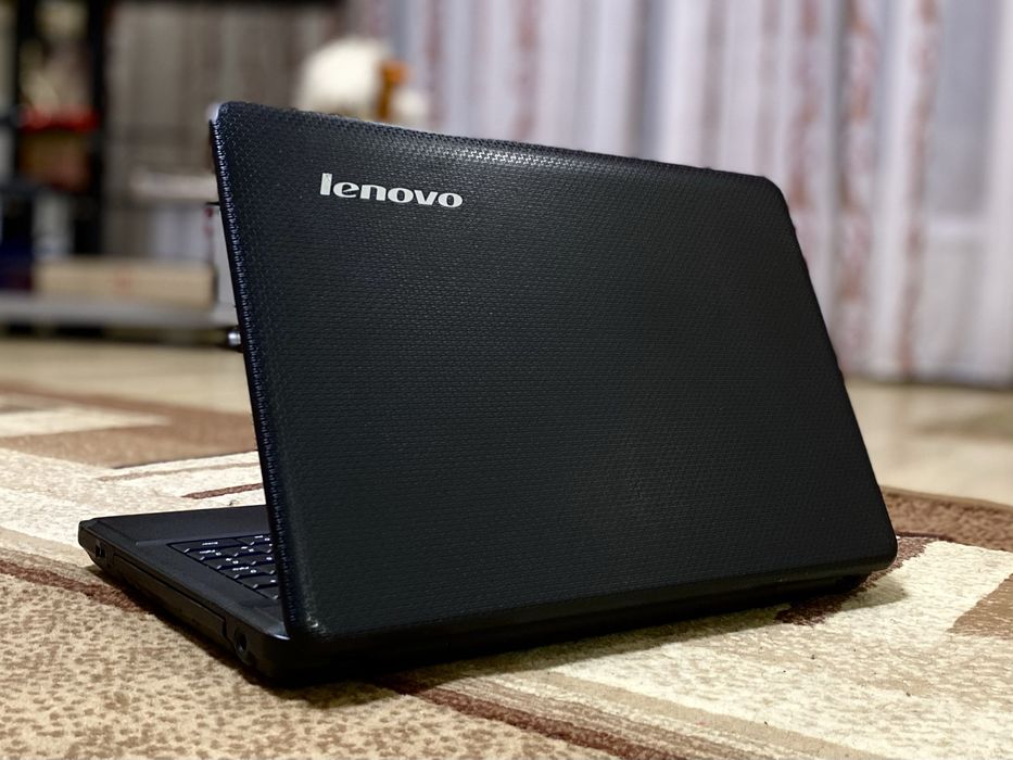 Продам ноутбук Леново 8 ГБ ОЗУ / батарея тримає 2.5год