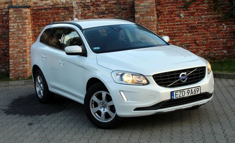 Volvo XC 60 2,0 D3 150KM NAVI, Podgrzewane siedzenia, Czujniki parkowania