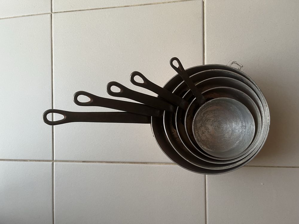 5 caçarolas em cobre