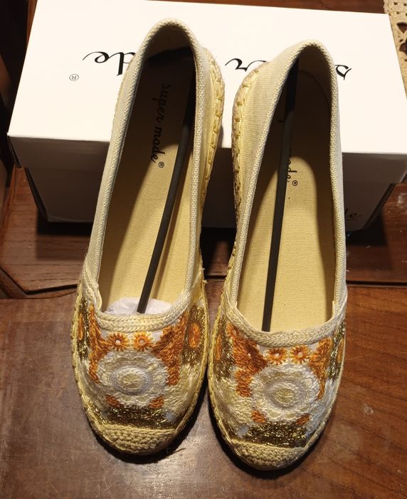 Alpercatas com bordado