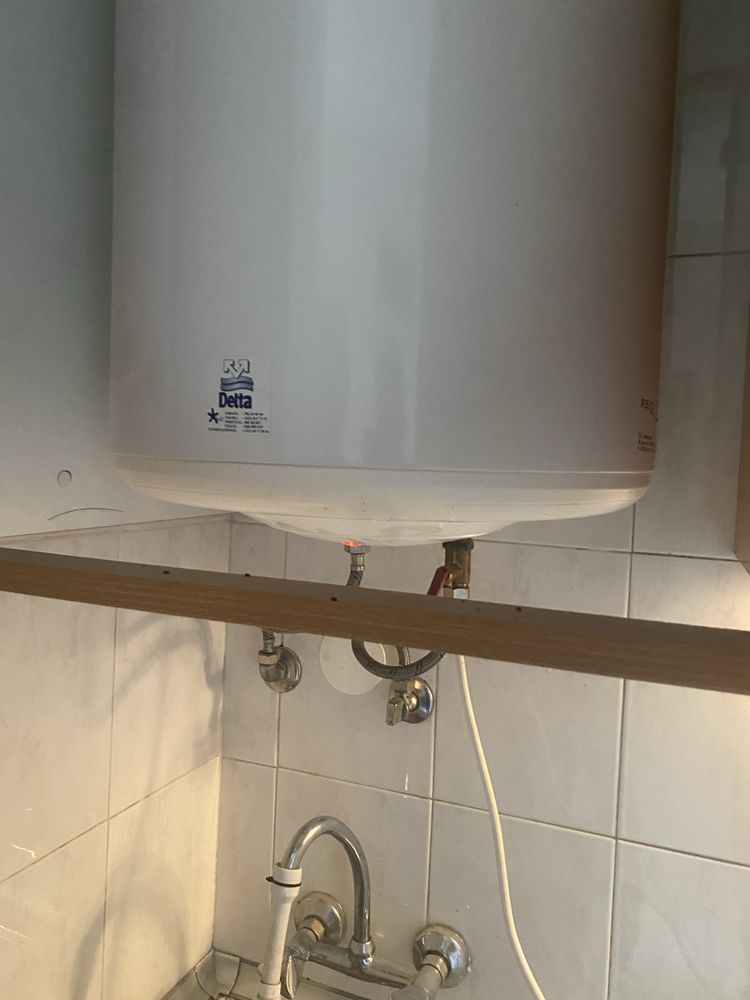 Vendo  2 Termo Acumulador um de 50L e o outro 80L e dois Exaustor Teka