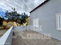 Moradia Renovada Em Setubal T3