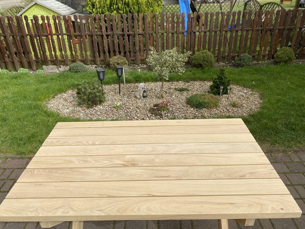 Stół ogrodowy