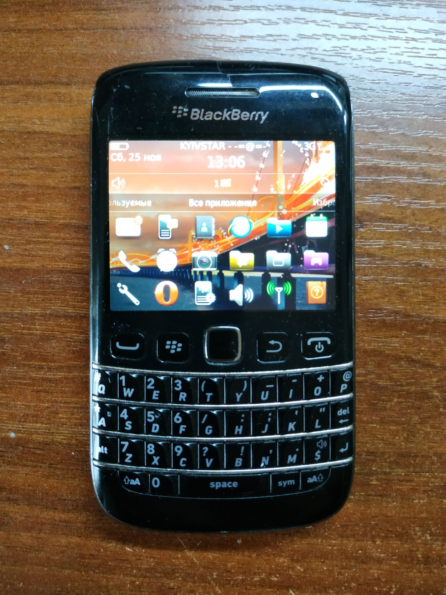 Телефон Blackberry 9790