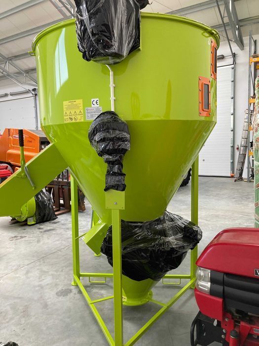 Mieszalnik pasz Twister Adraf 1000 kg