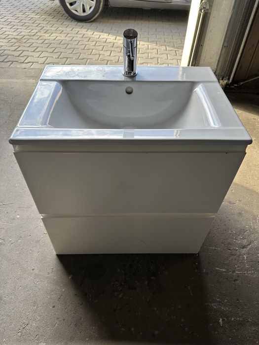 Szafka do lazienki ze zlewem + kran