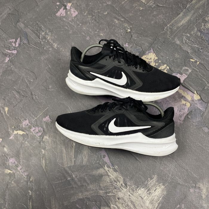 Кроссовки для залу найк Nike Downshifter 10 черные CI9984-001
