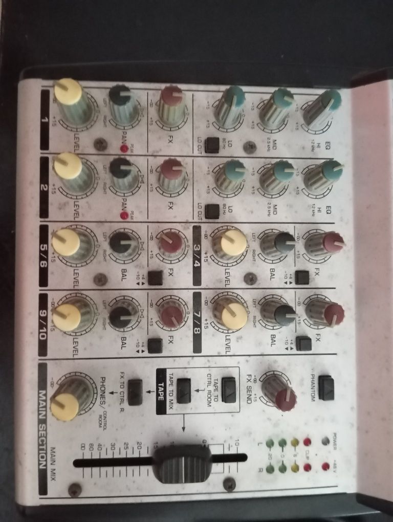 Mesa de mistura com interface USB
