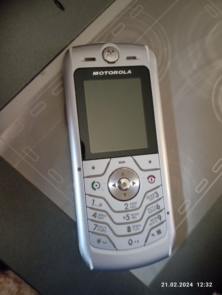 Motorola телефон L6 в хорошем состоянии.