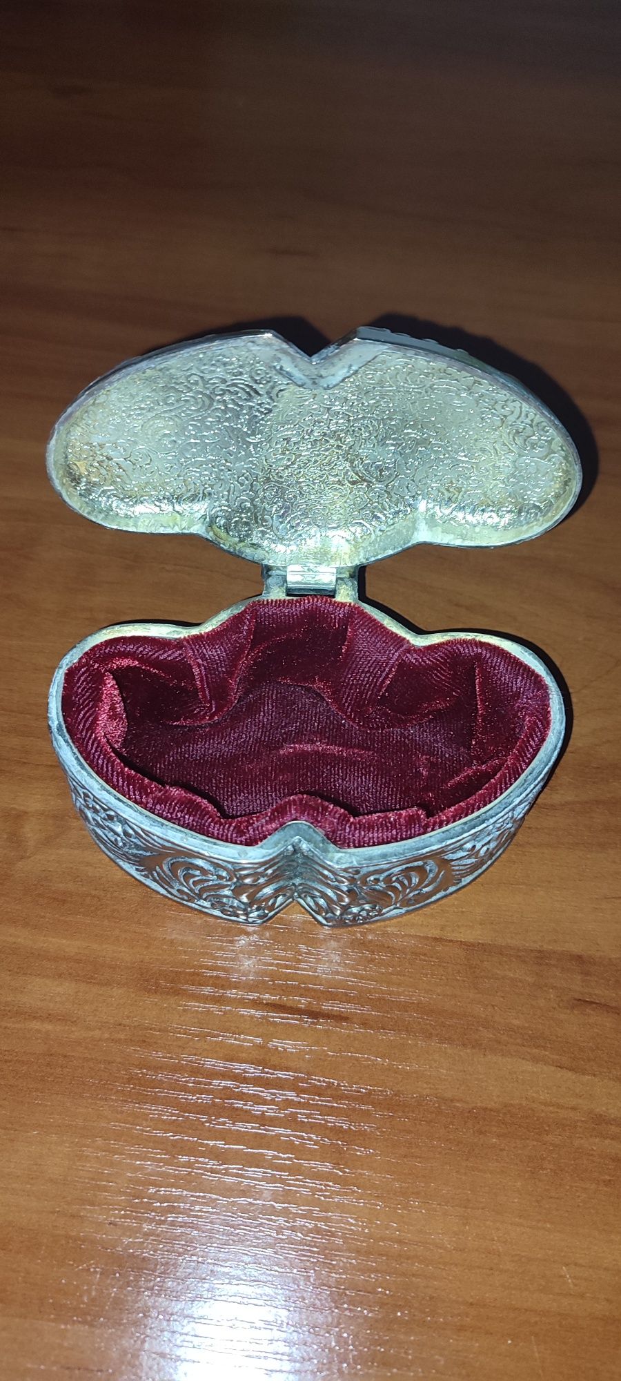 Szkatułka metalowa