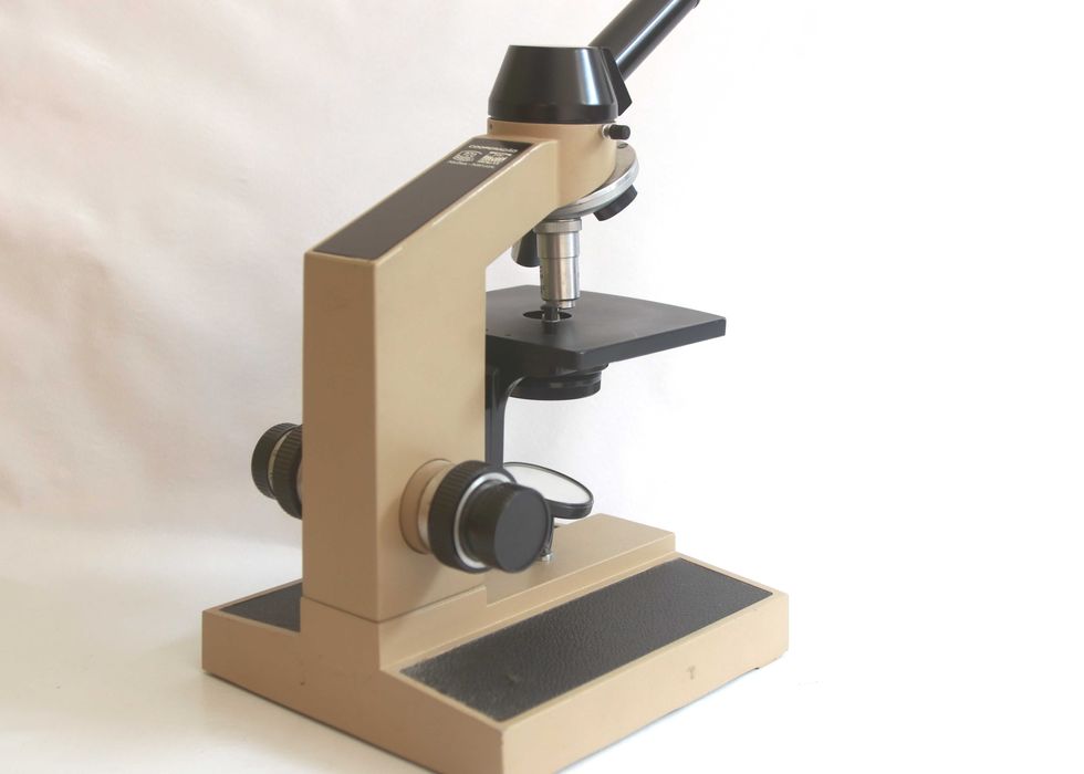 Microscópio PZO Warszawa FOC Escolar com 3 lentes