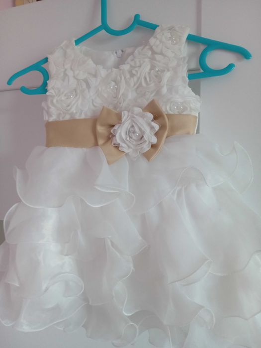 Śliczna sukienka na chrzest 62/68