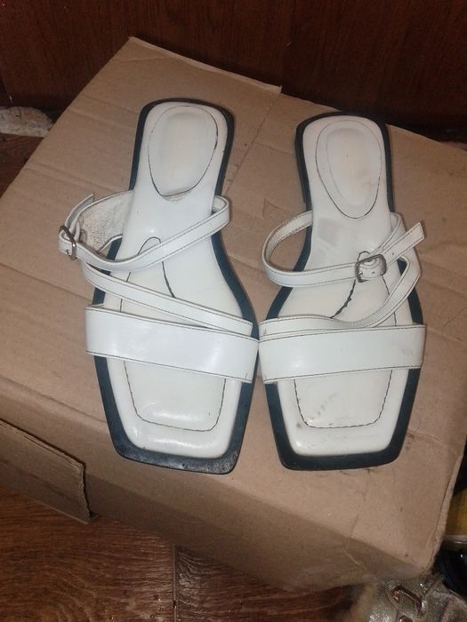 Шкіряні шльопанці жіночі