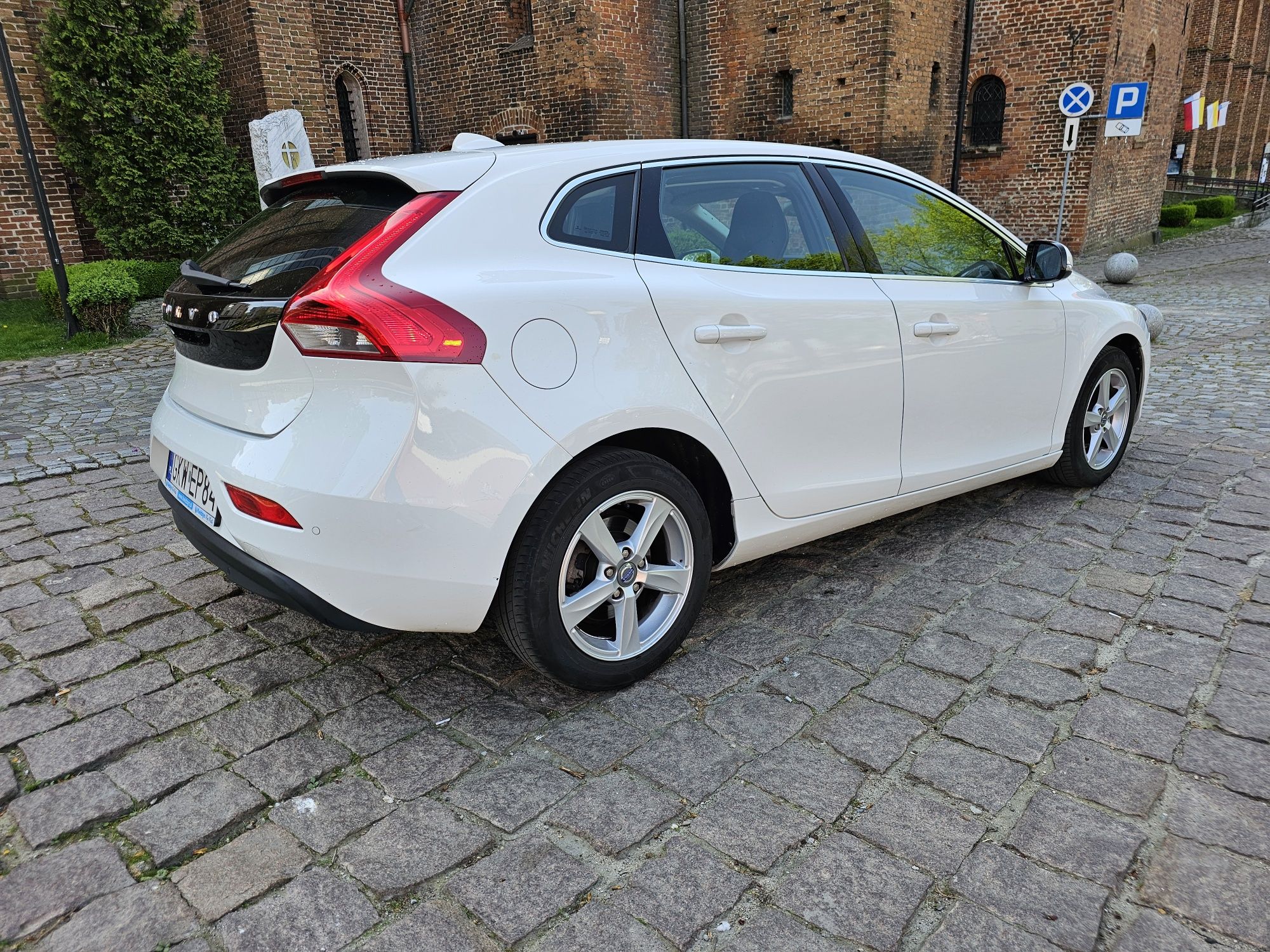 Volvo v40  2014r. Momentum