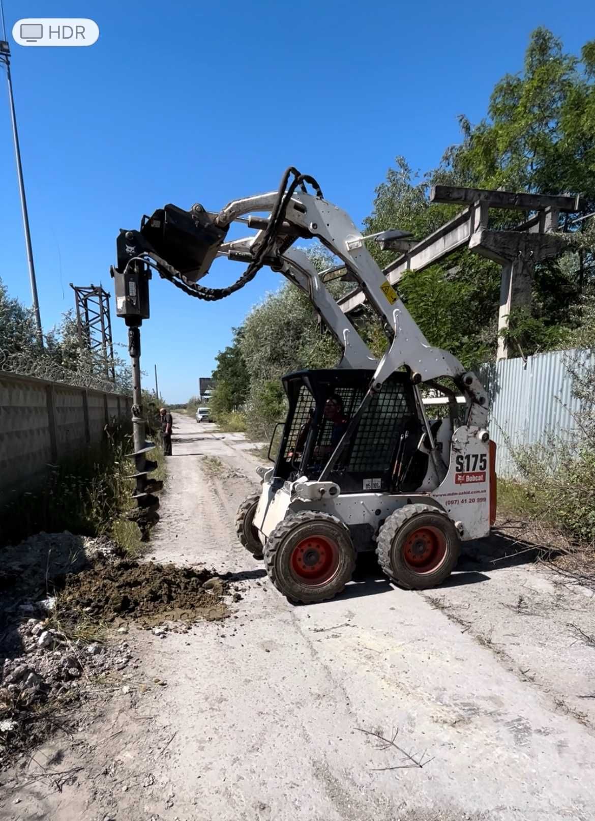 Буріння отворів у ґрунті. Отвори під стовпи, огорожу, сваї. Ямобур.