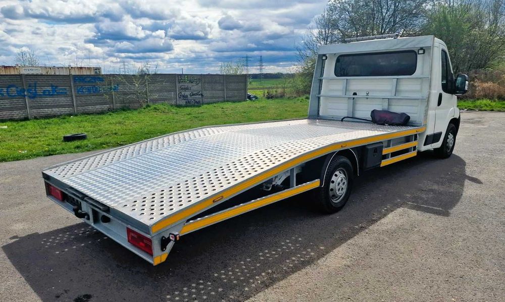 laweta autolaweta, holowanie, pomoc drogowa od 2.5 za km, transport