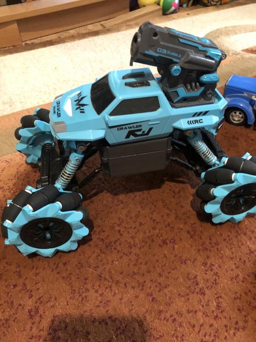 Машинки  достаточно большие. За две 550 гр.