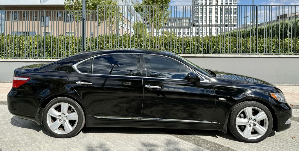 Lexus LS460L, AWD, Ottoman, 2009