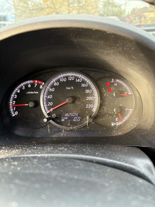 Sprzedam Mazda 5  7-osobowa uszkodzona w gazie