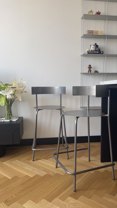 Stalowe hokery barowe Meadow firmy The Good Living