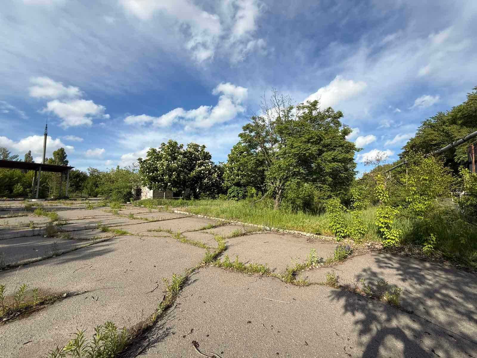 Пропоную зняти приміщення відкритий майданчик вулиця Старокодацька.