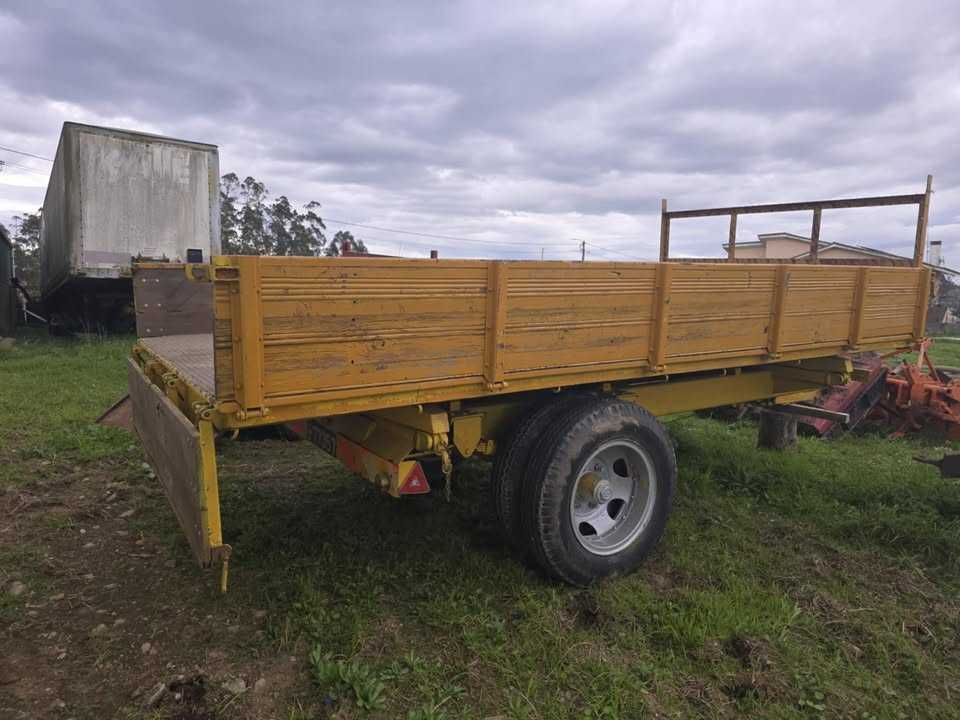 Reboque agricola tribasculante 7500 kg BOM ESTADO