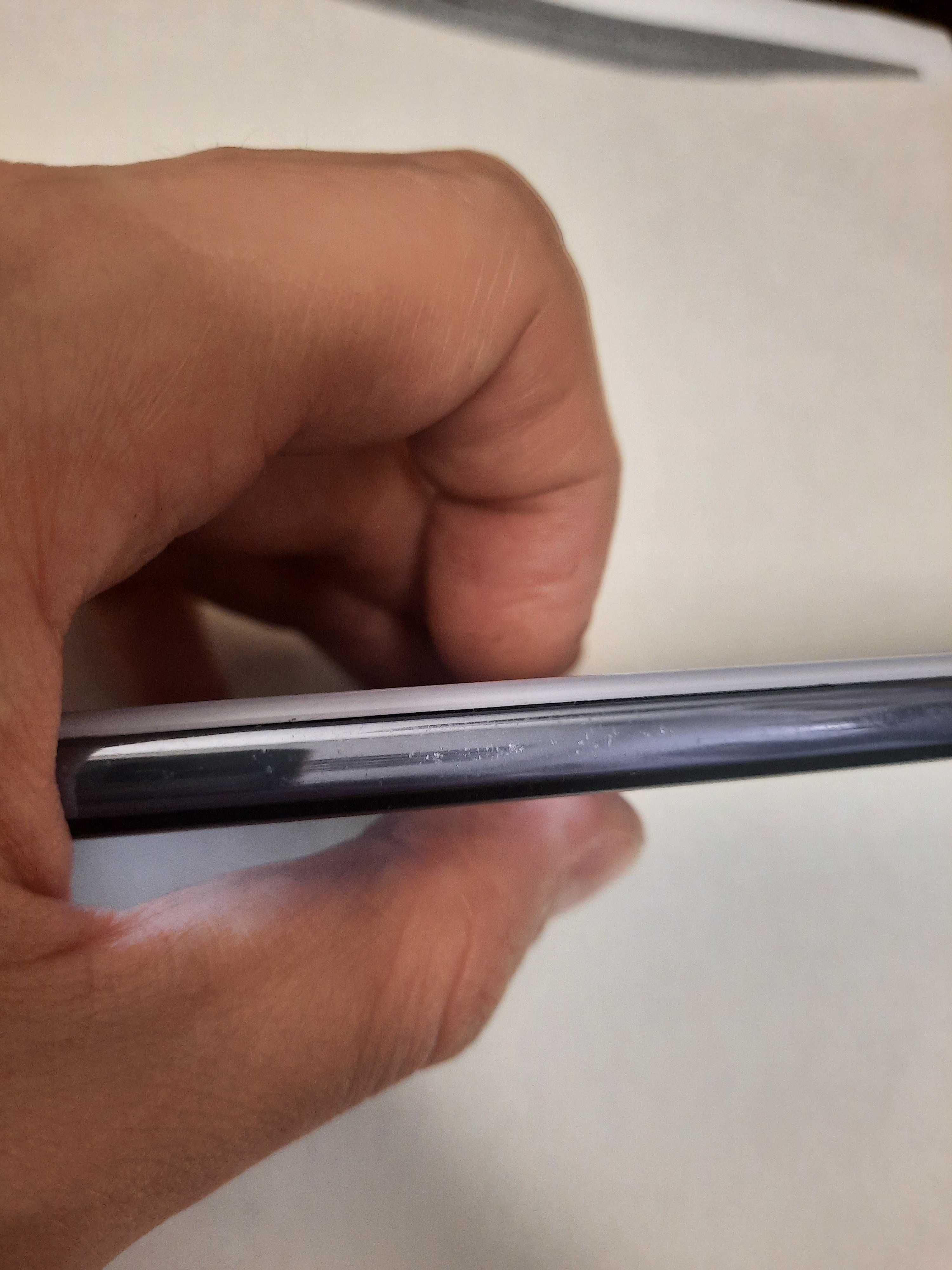 Телефон Samsung A72 8/256GB ( Samsung SM-A725F ) - с недостатком
