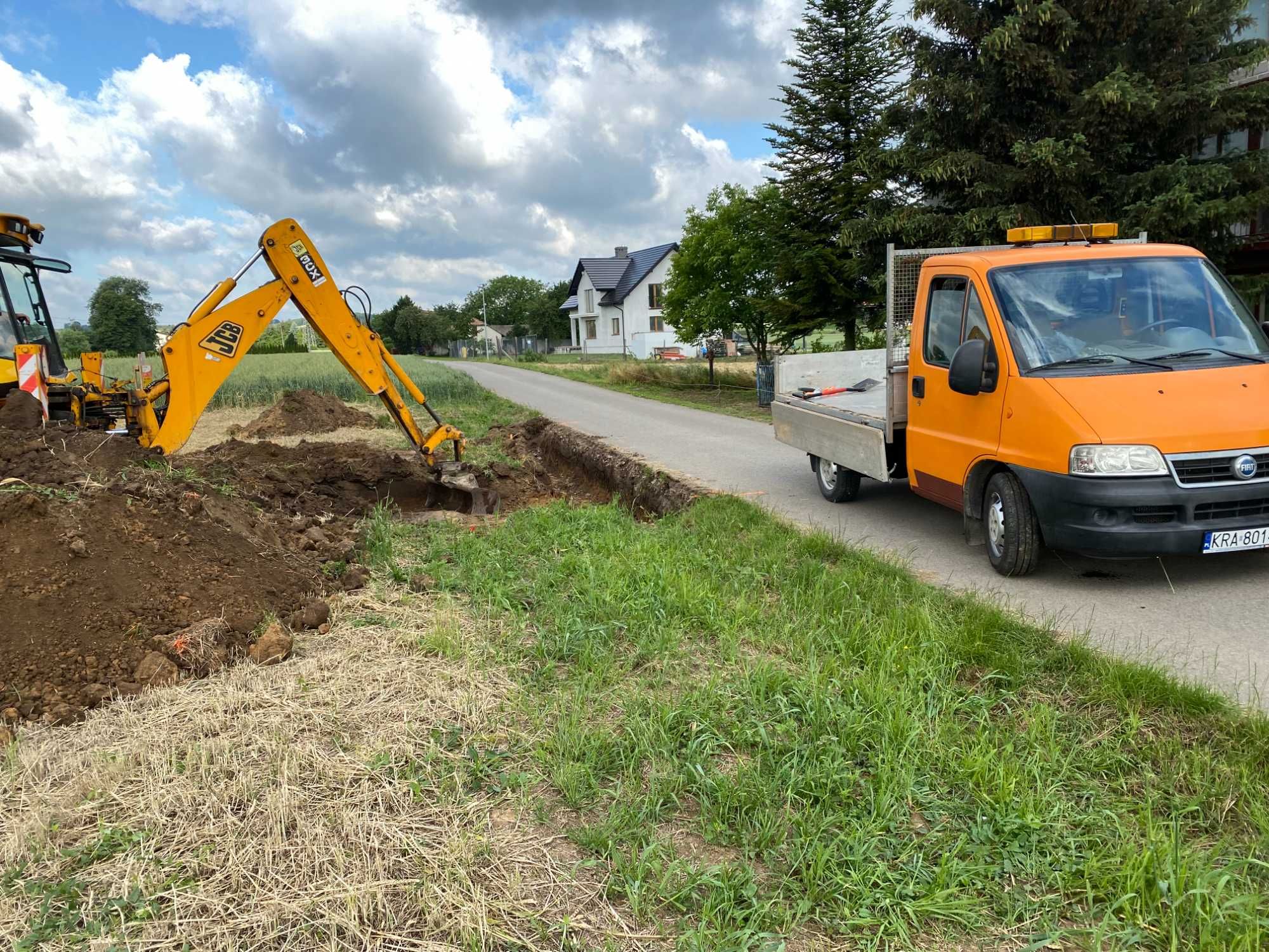 Minikoparka, koparko-ładowarka, roboty ziemne, drenaż, szamba podjazdy