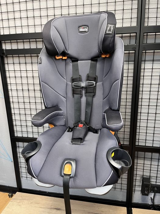 Автокрісло Chicco MyFit підходить віком від 3 до 12 років