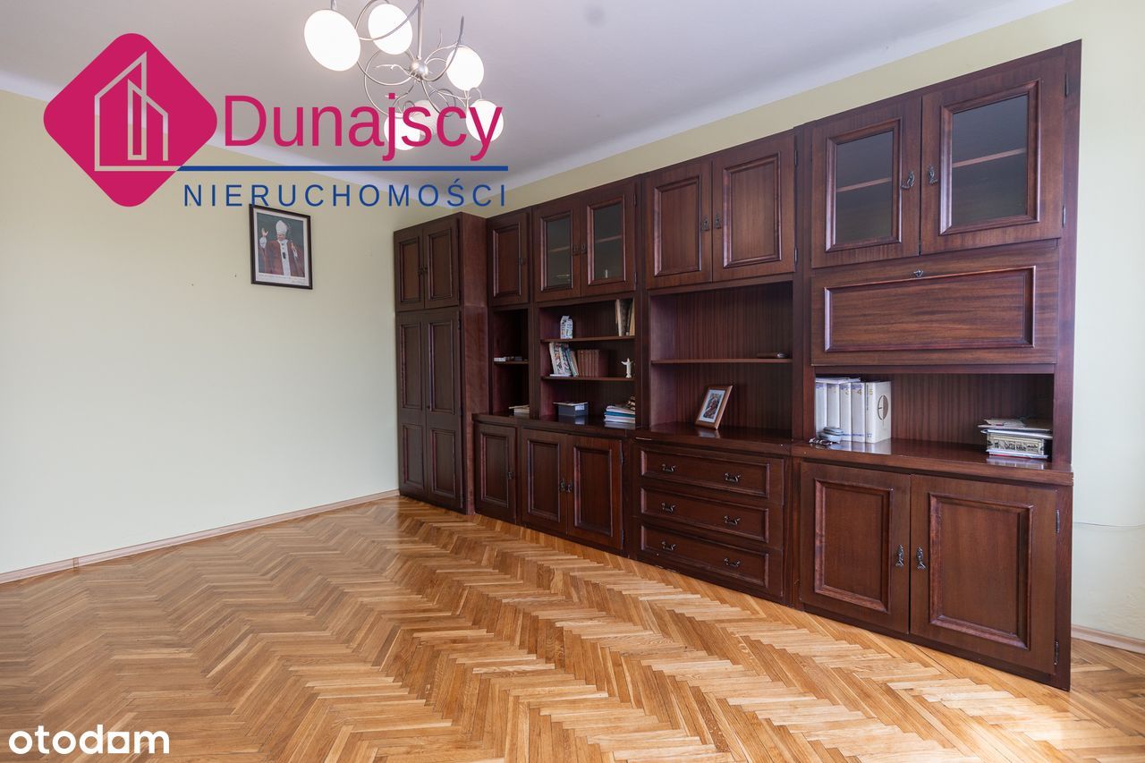 Dom jednorodzinny, w dobry punkcie komunikacyjnym!!
