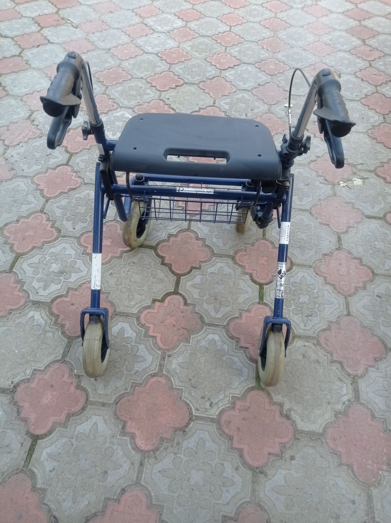 Ходунки для літніх людей