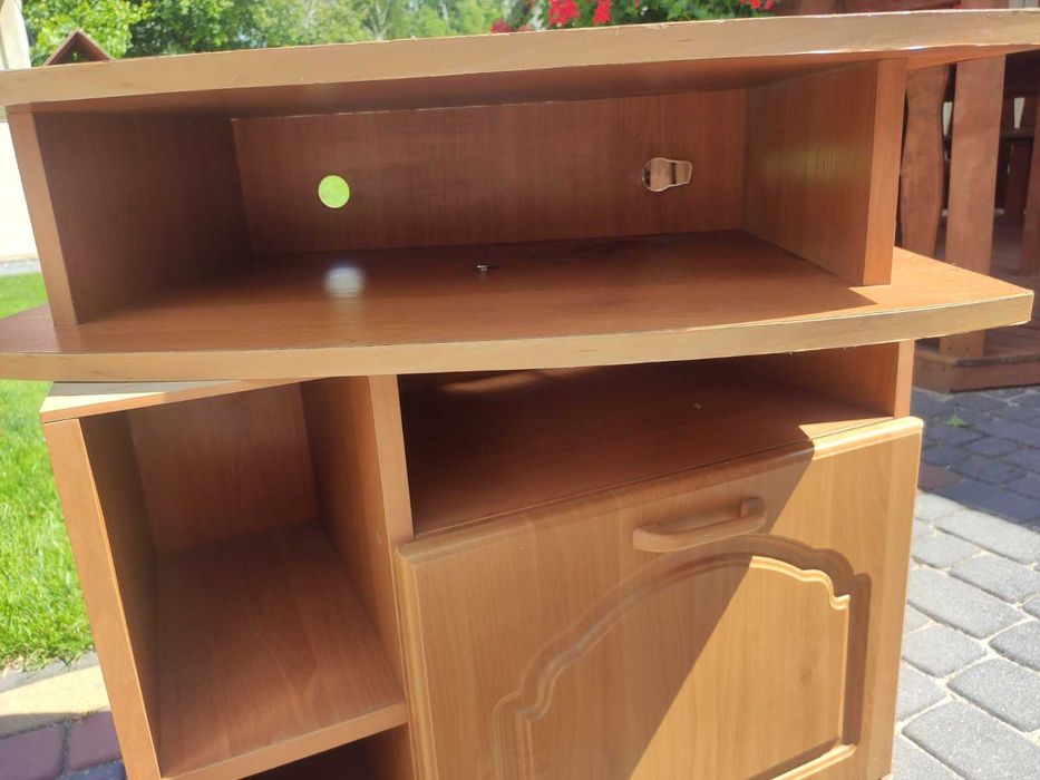 Szafka pod telewizor, z obracanym blatem i półkami, używana