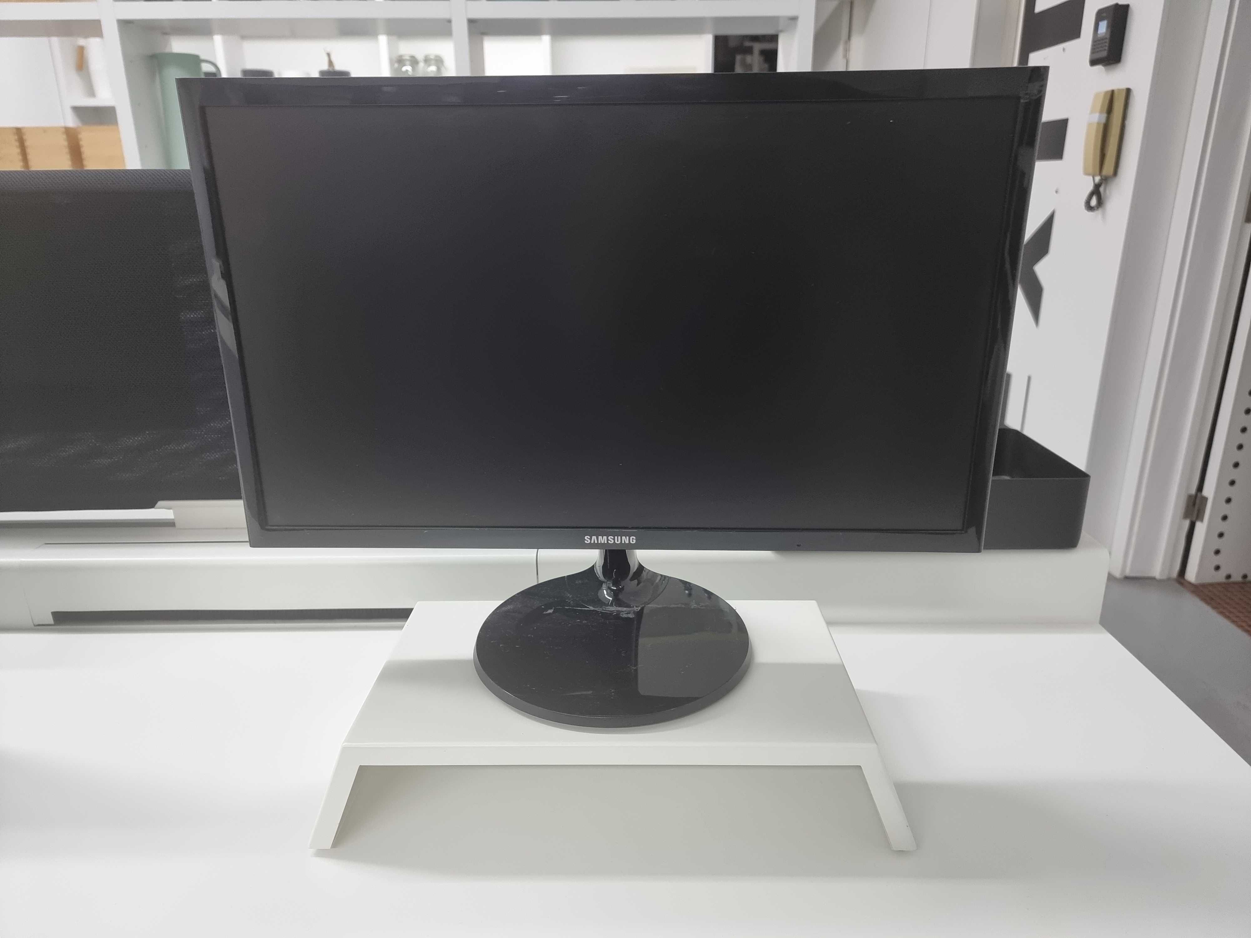 Suportes para monitores metálico.