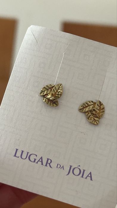 Brincos em prata dourada novos