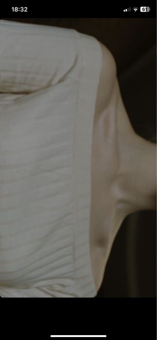 Топ з спущеними плечима в рубчик