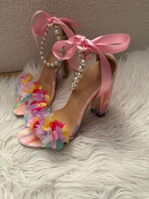 Piękne buty na słupku NOWE 37 rozmiar