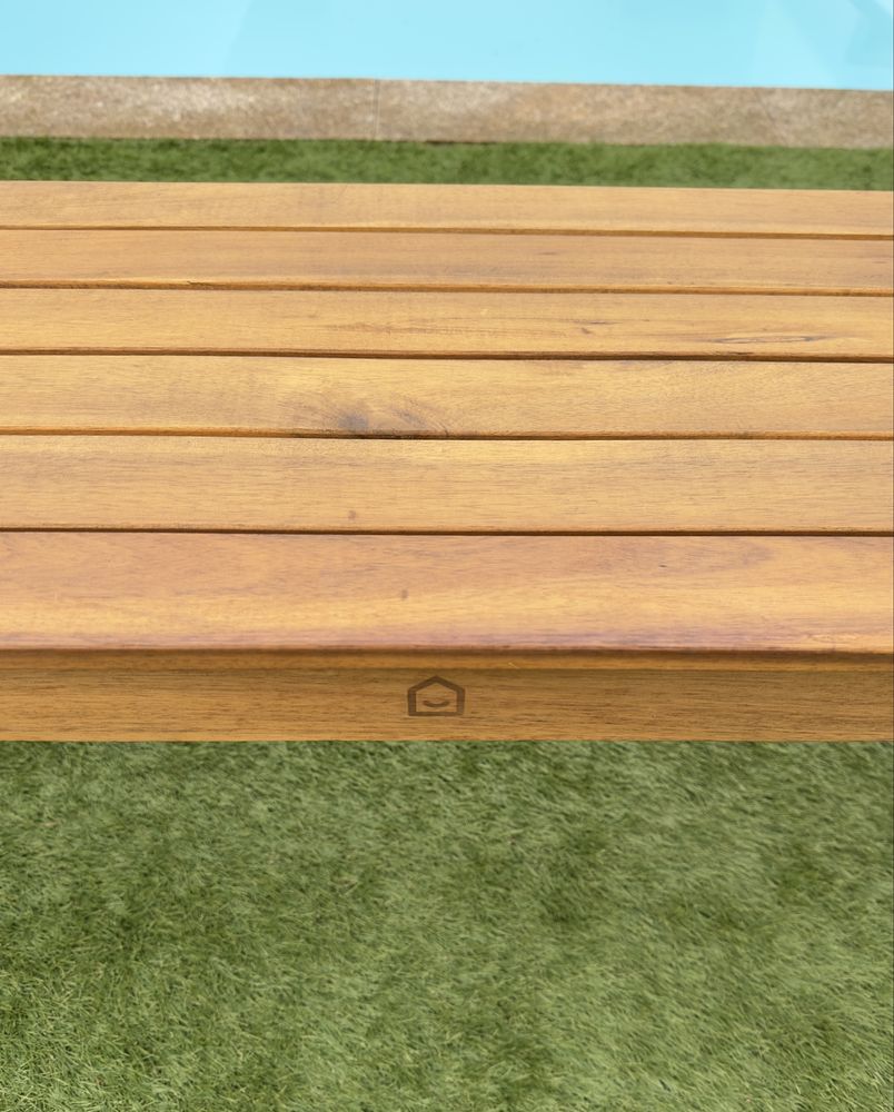 Bancos e Mesa de Jardim em Madeira